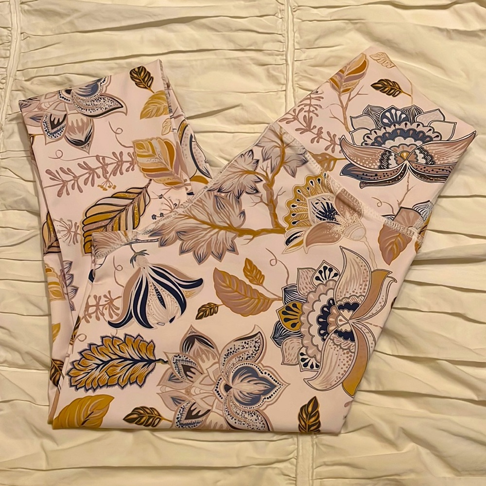 NWOT | DYI | Full Length Floral Print Signature Leggings (SMALL)